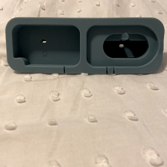 Real Simple 3-in-1 Silicone Charging Station - Picture 2 of 3